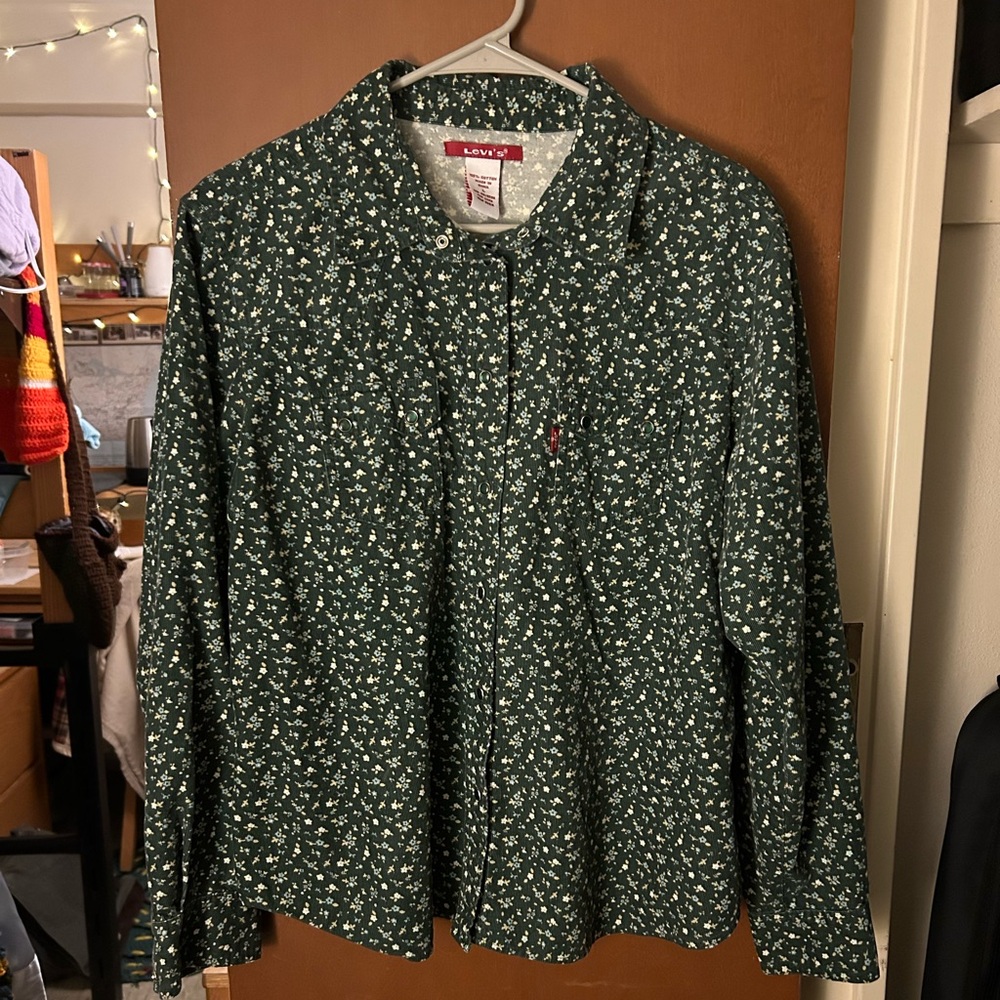 Levi’s green floral button up shirt